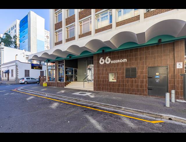 BEDROOM APARTMENT FOR SALE IN CAPE TOWN CITY CENTRE